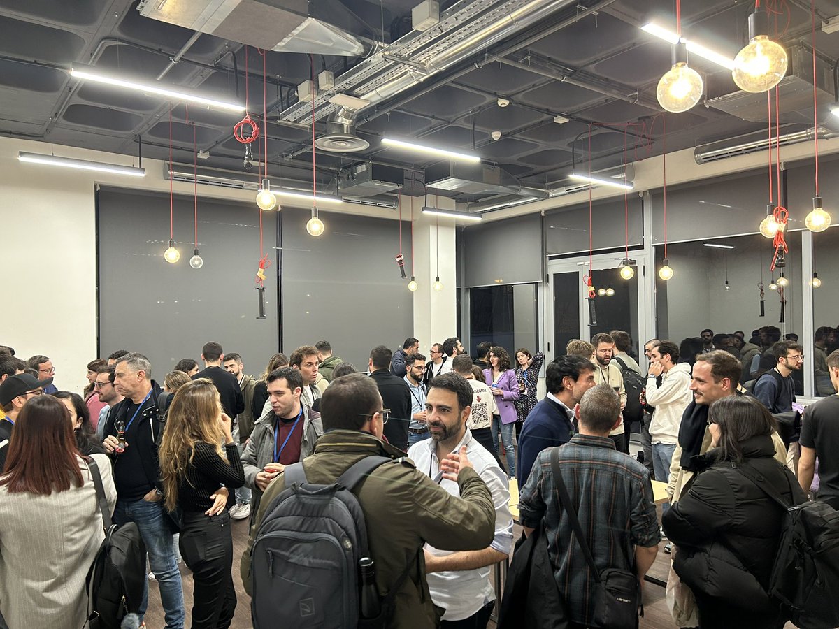 pierreSN's tweet image. #NoCodeDrinks powered by @Velada_app to close #nocodeday is on!! 🔥 

This is part 1 of #NoCodeDrinks launch in Madrid 🇪🇸. More to come 🎉