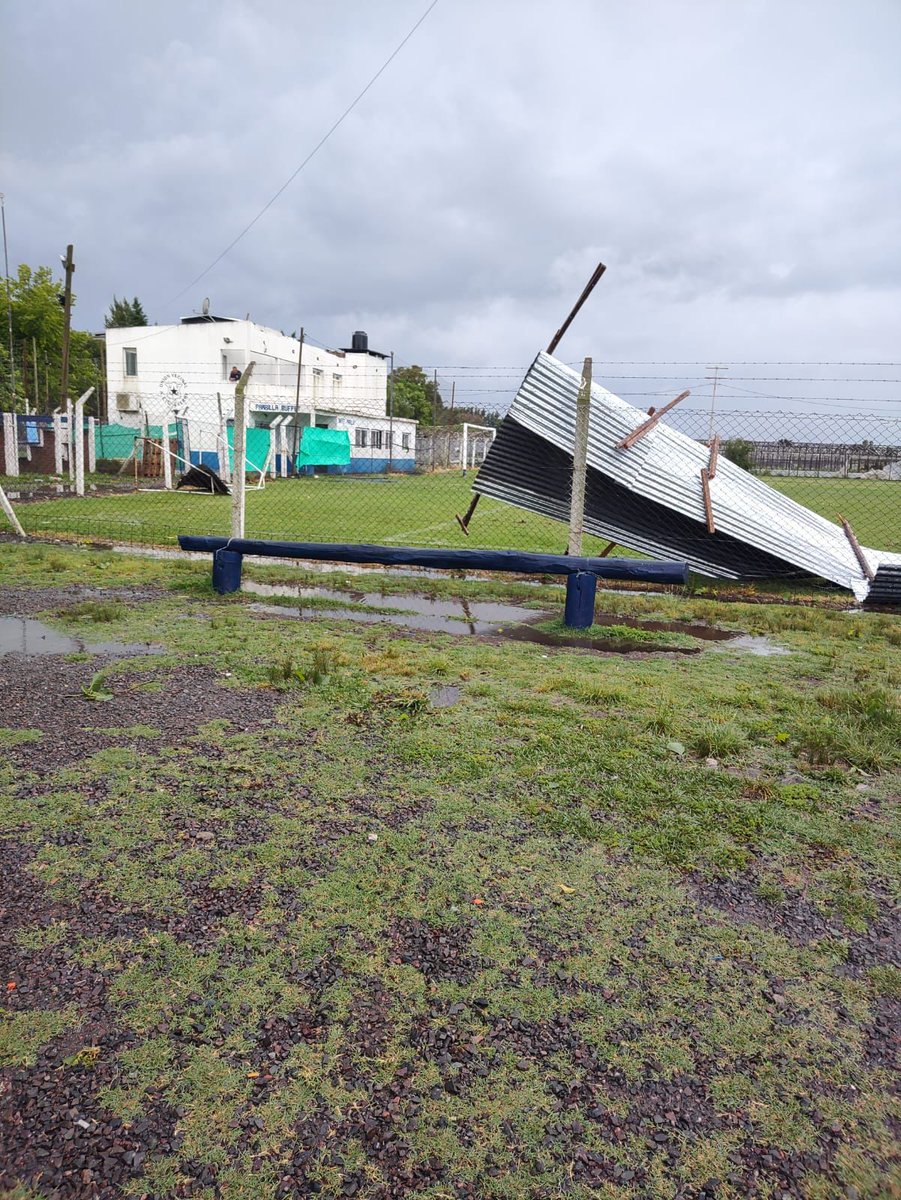 editor_platense's tweet image. #LaPlata #UVE #Tormenta | 📢 ⚽ “Sufrimos una perdida millonaria”. la tormenta destruyó el Club Unión Vecinal de Etcheverry
 
Lee la nota completa 🔗 eleditorplatense.com/laregión/17/20…