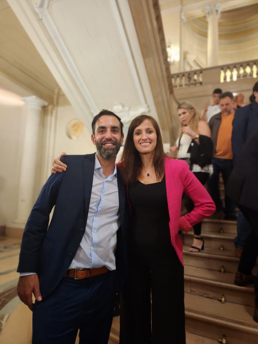 ceisegura's tweet photo. Hoy juraron en la Legislatura porteña lxs nuevos miembros de las juntas comunales.
¡Felicitaciones a lxs compañerxs electxs!
@AiresCaba https://t.co/bLaLyOhE9J