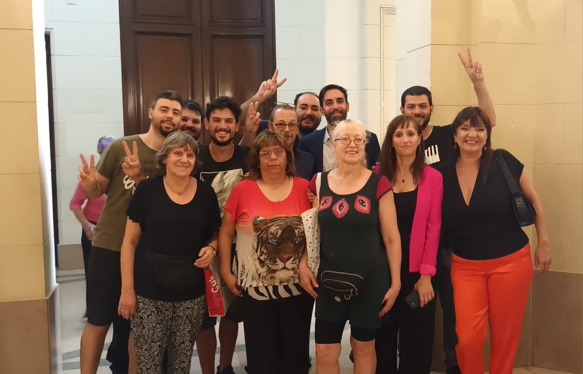 ceisegura's tweet photo. Hoy juraron en la Legislatura porteña lxs nuevos miembros de las juntas comunales.
¡Felicitaciones a lxs compañerxs electxs!
@AiresCaba https://t.co/bLaLyOhE9J