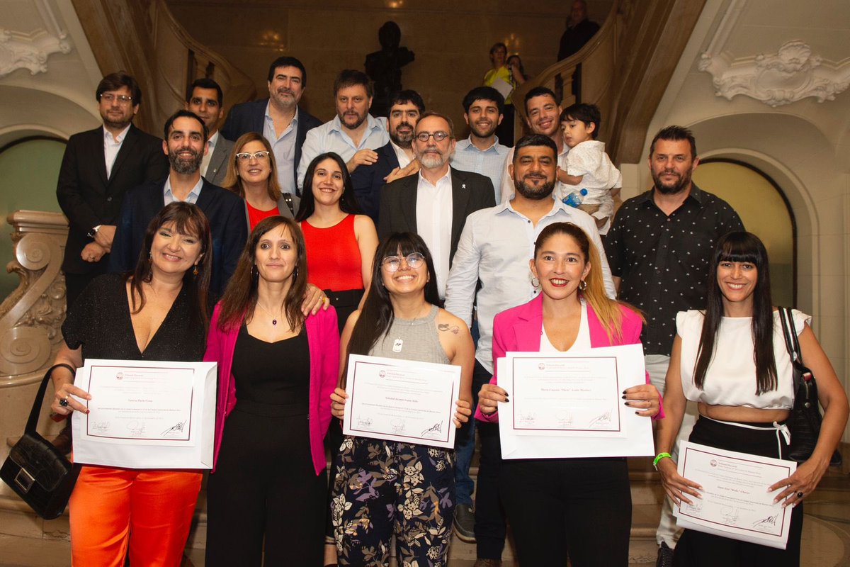 ceisegura's tweet photo. Hoy juraron en la Legislatura porteña lxs nuevos miembros de las juntas comunales.
¡Felicitaciones a lxs compañerxs electxs!
@AiresCaba https://t.co/bLaLyOhE9J