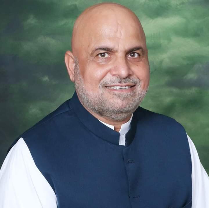 BaseratMpa's tweet photo. چیئرمین سنٹرل الیکشن سل(پی ایم ایل این) سینیٹر محمد اسحاق ڈار نے #مشر الحاج شاہ جی گل آ��ریدی کو صوبہ خیبر پختونخوا کے سنٹرل پارلیمانی بورڈ کے ممبر کا نوٹیفکیشن جاری کیا۔ مبارک باد پیش کرتے ہیں۔
#pmlnkhyberpakhtunkhwa
#PMLNkpk
#votefornawaz
#shahjeegulafridi
# https://t.co/uaNUZJY8hi