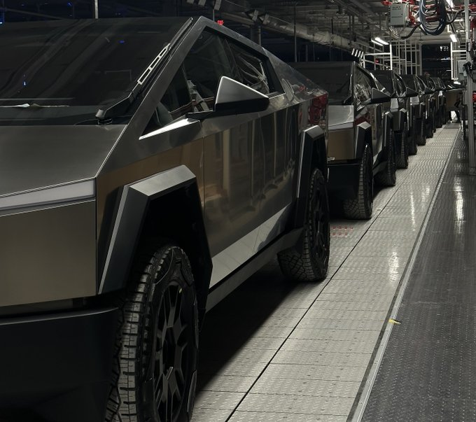 Sentinal Cybertrucks in queue - truly awesome in the total meaning of the word - insipiring to be a part of the amazing team that built this modern marvel - Congrats and thank you to the whole Tesla team!!!