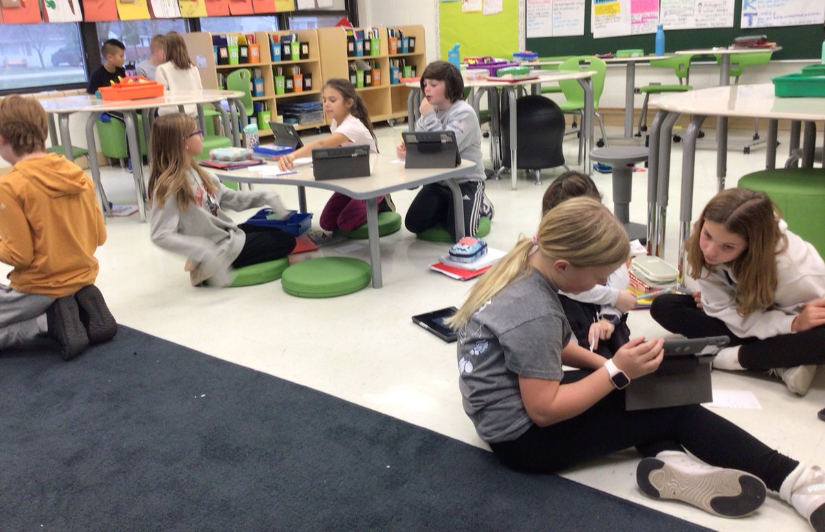 lyonslearning5's tweet photo. Peer editing our animal’s chronological life cycle text structure paragraph with all fourth our graders. https://t.co/NFwgXVhtr8