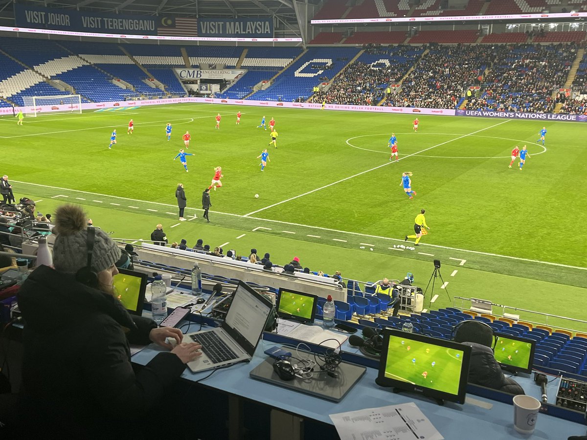 Rhuanedd's tweet photo. C’mon Cymru!
#WalvIce @FAW_Womens @BBCWales @FAWales 🏴🏴🏴🏴 https://t.co/ooPmDEt5Ar