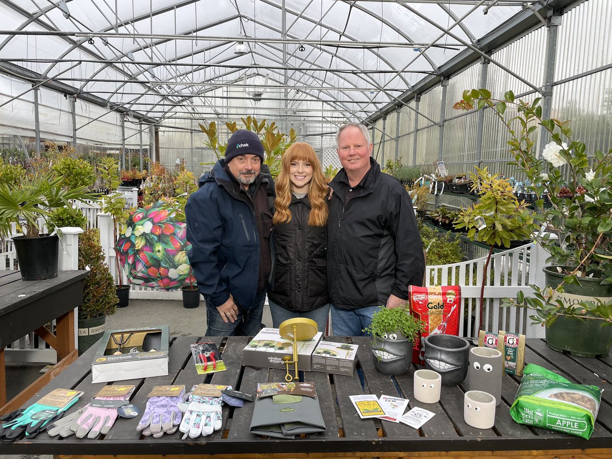 CTVhannahlepine's tweet image. In other news…

This weekend will be my last behind the @CHEK_News desk. 
This team has been so incredible to me, not to mention all the viewers who tuned in every wknd. 

Thank you from the bottom of my heart for making my time on Vancouver Island so special.