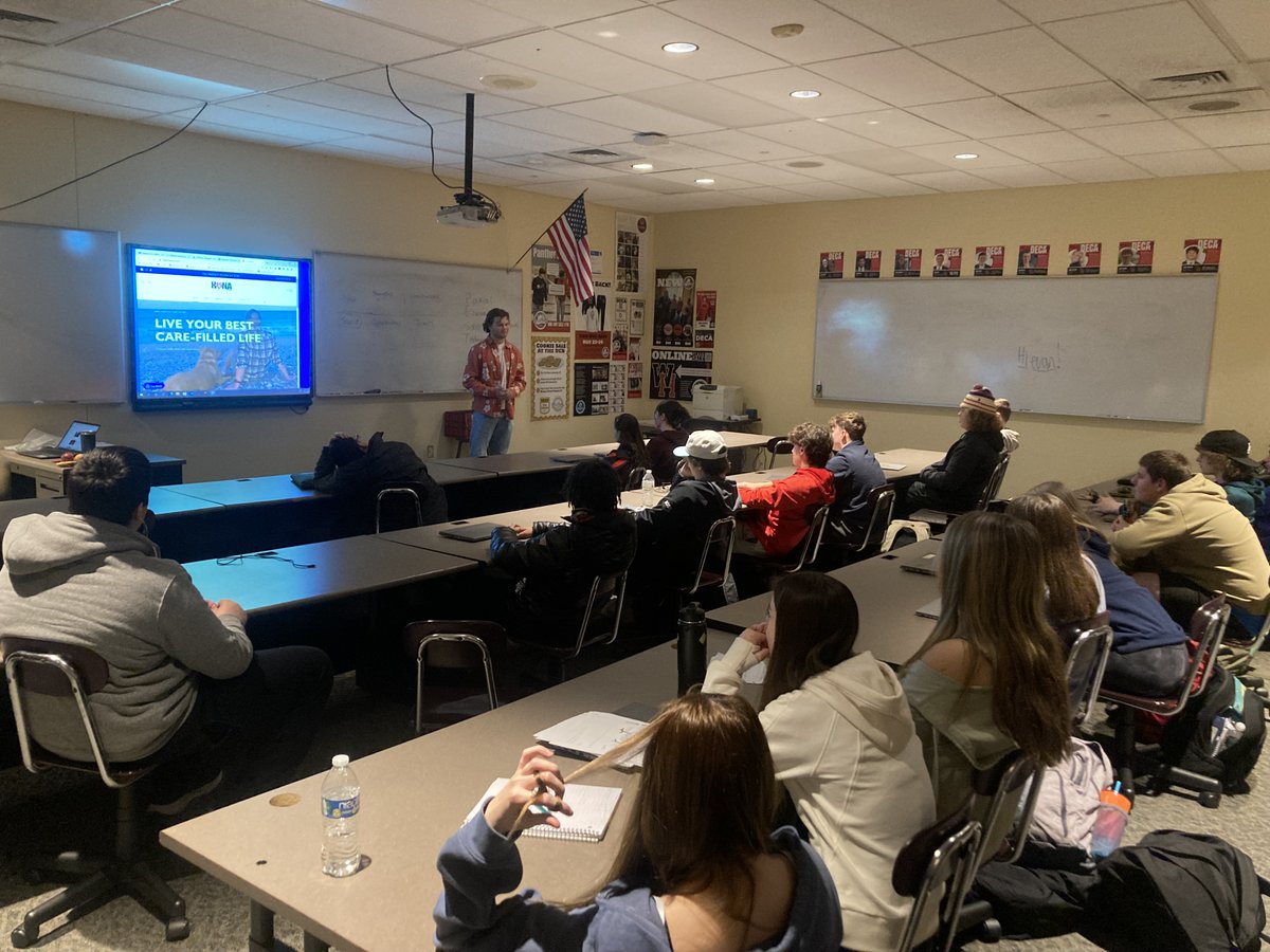 Tom_DeSantes's tweet image. Perfect timing for entrepreneur Zac Will to outline his apparel start up as Innovation Pathways students learn competitive analysis and funding. Zac shared insights from launching Kona Brand, featuring his unique flannel Hawaiian shirts. #whpantherpride #whpantherpathways