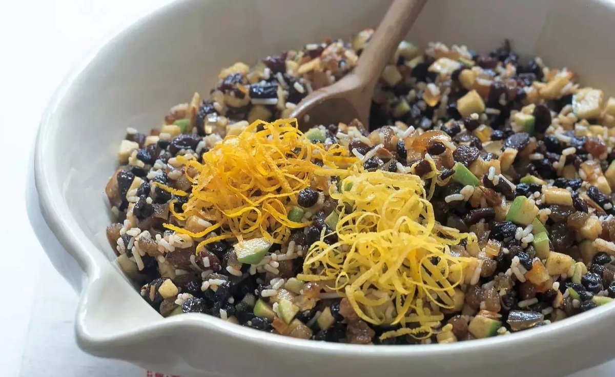 DeliaOnline's tweet image. This weekend, make a batch of Delia's Home-made Christmas Mincemeat ow.ly/ggO650Qey3N #ChristmasCooking #mincemeat #mincepies #ChristmasRecipes #DeliasChristmas