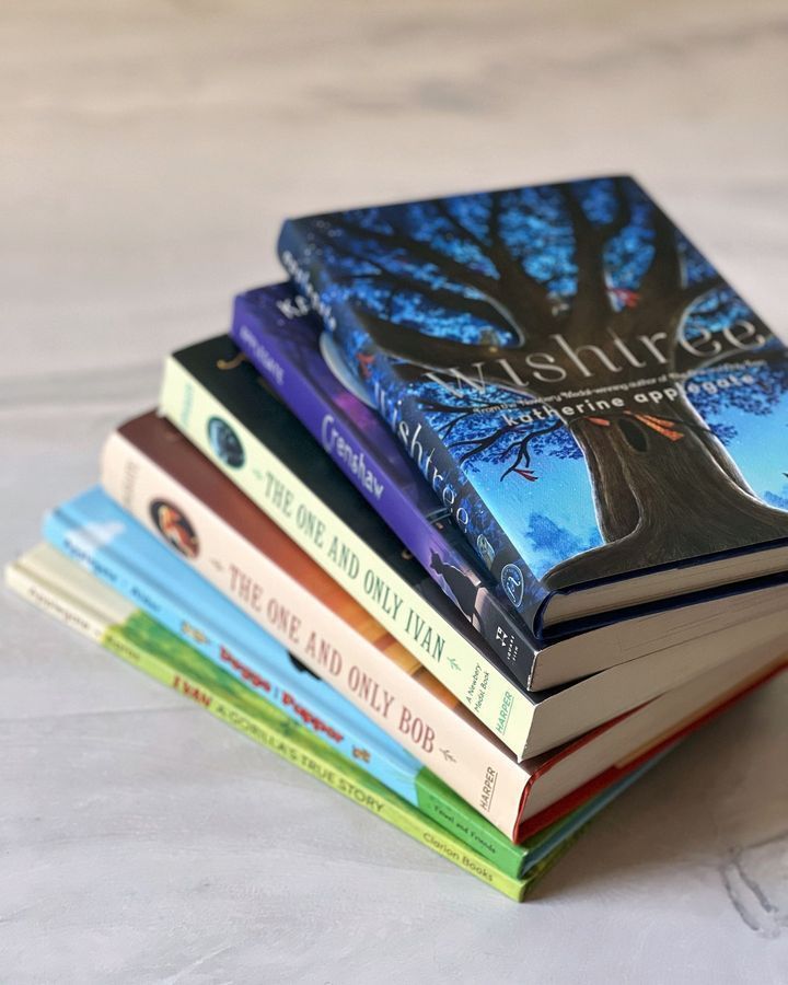 kaaauthor's tweet image. “Hollows are proof that something bad can become something good with enough time and care and hope.” 
🌳🐦‍⬛✨
#wishtree @MacKidsBooks #mglit