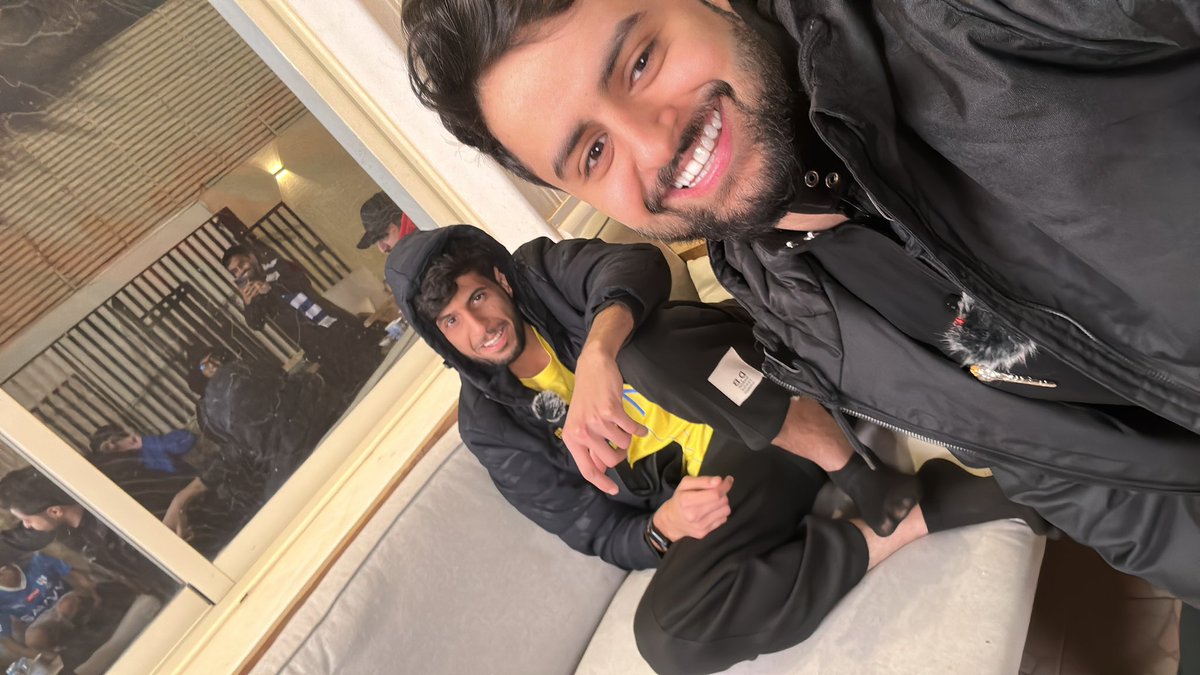 POWR SHoNgxBoNg tweet media