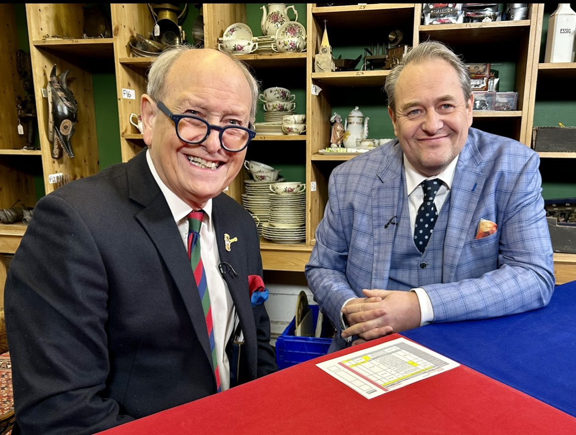 NickHallFineArt's tweet photo. A busy viewing day today at @BentleysKent as well as the @BBCBargainHunt ‘auctioneers chat’ with the legend that is #CharlieRoss https://t.co/MXBm7SheT8
