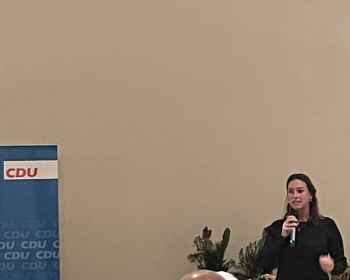 Tim Ostermann (@ostermanncdu) on Twitter photo Erfrischende Rede von <a href="/CarolineBosbach/">CarolineBosbach</a>, Bundesvorsitzende des Jungen Wirtschaftsrates der CDU, beim CDU-Grünkohlessen in Herford. „Leistung muss sich wieder lohnen.“ Grün ist bei uns heute nur der Kohl! 🥬 Erfrischende Rede von <a href="/CarolineBosbach/">CarolineBosbach</a>, Bundesvorsitzende des Jungen Wirtschaftsrates der CDU, beim CDU-Grünkohlessen in Herford. „Leistung muss sich wieder lohnen.“ Grün ist bei uns heute nur der Kohl! 🥬