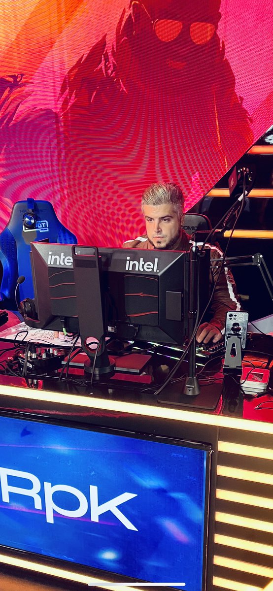 RpKTANKK's tweet photo. Setup en cours 😝 #lacoupe https://t.co/dzuoOoncG9