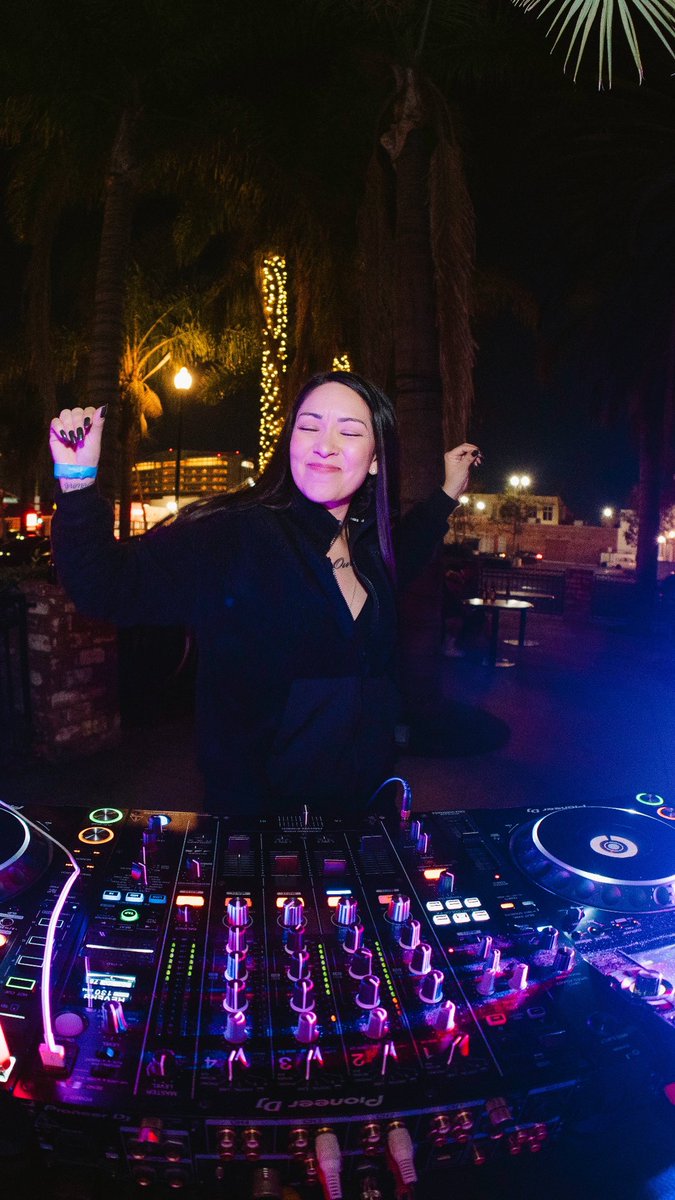 HAUS_SNOB's tweet photo. Tropifornia live set now available on SoundCloud 💘
https://t.co/T6Jm2ZFlKt https://t.co/x0ulEGpgQZ