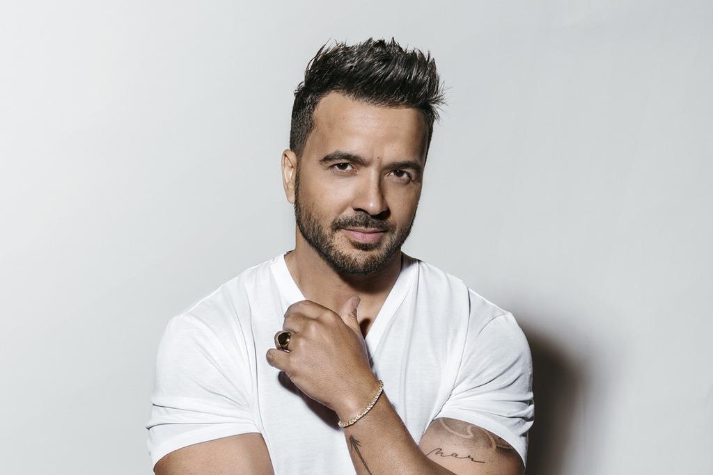 Formula_Music's tweet photo. ¡DIFÍCIL! 😱
¿Con cuál de estos reyes de la música te quedas?
🔃 Thalía 
❤️ Luis Fonsi https://t.co/xldlsqJ5TN