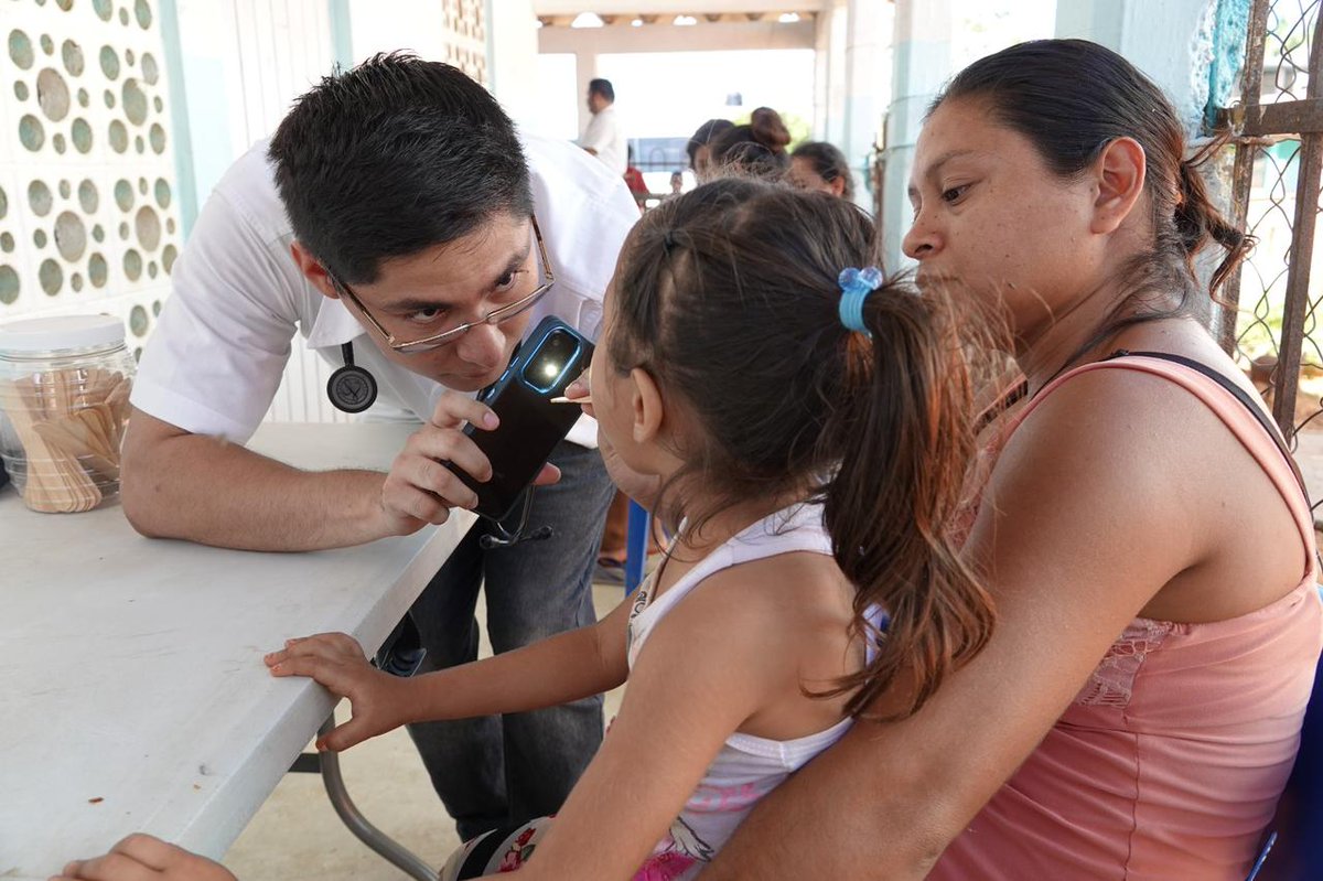 INGE_OPD's tweet photo. Para garantizar la seguridad alimentaria y la salud de la población, como lo la instruido la Gobernadora, Evelyn Salgado Pineda, familias de Agua Zarca en Coyuca de Benítez, recibieron alimentos calientes con un menú especial para infantes y adultos. https://t.co/ZVAZRXza8O
