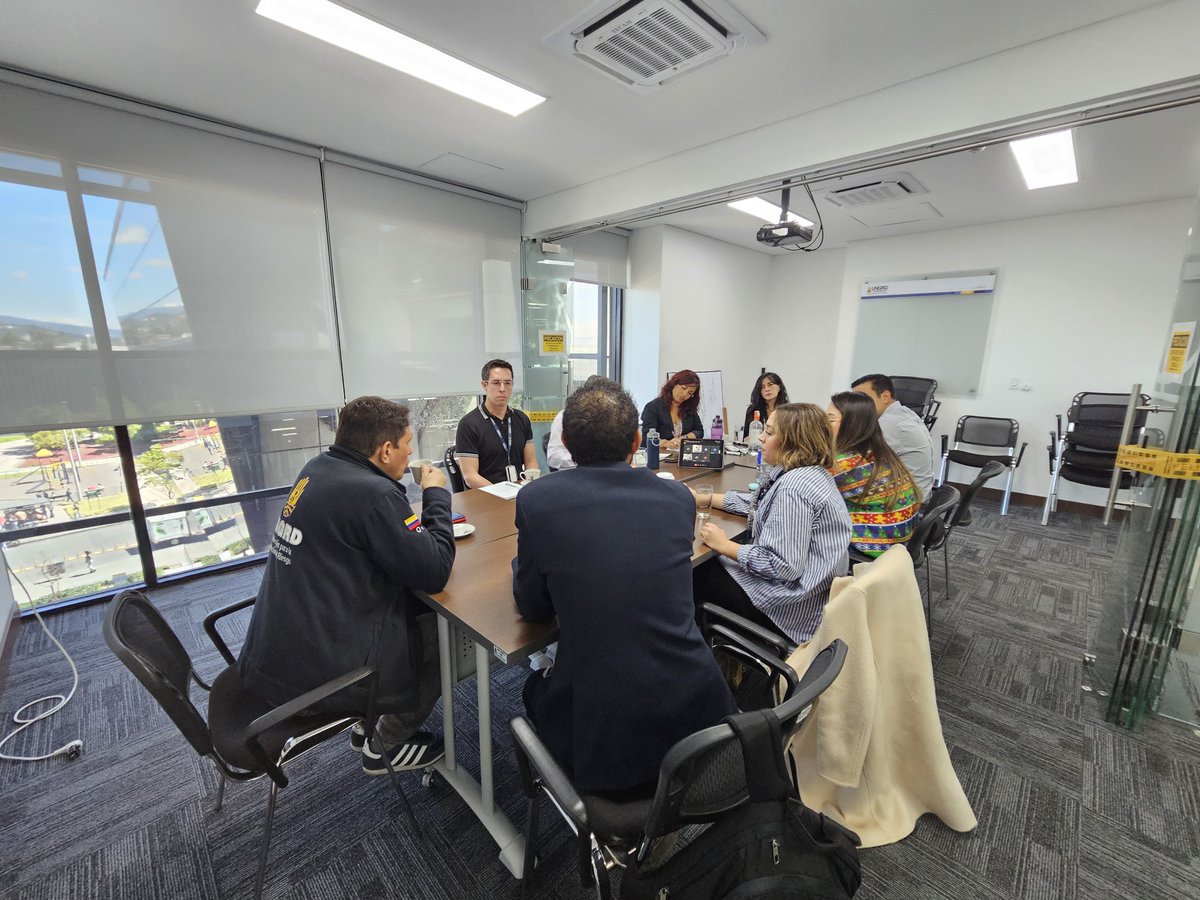 UNDRR_Americas's tweet photo. Reunión con @UNGRD para fortalecer la articulación de ciencia y tecnología, sector privado y juventud para la construcción y profundización del conocimiento para la reducción del riesgo de desastres. #Tech4DRR #Arise #RRD https://t.co/0nFy9GOa8I