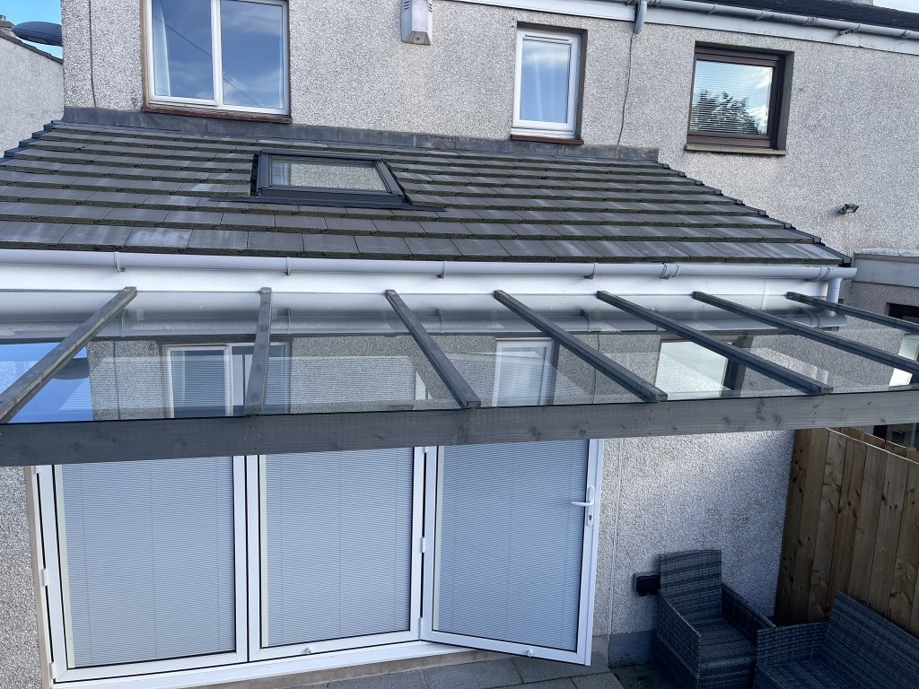 Last glass roof of the season fitted on a Caledonian Pergolas & Canopies pergola in East Lothian a few weeks ago.