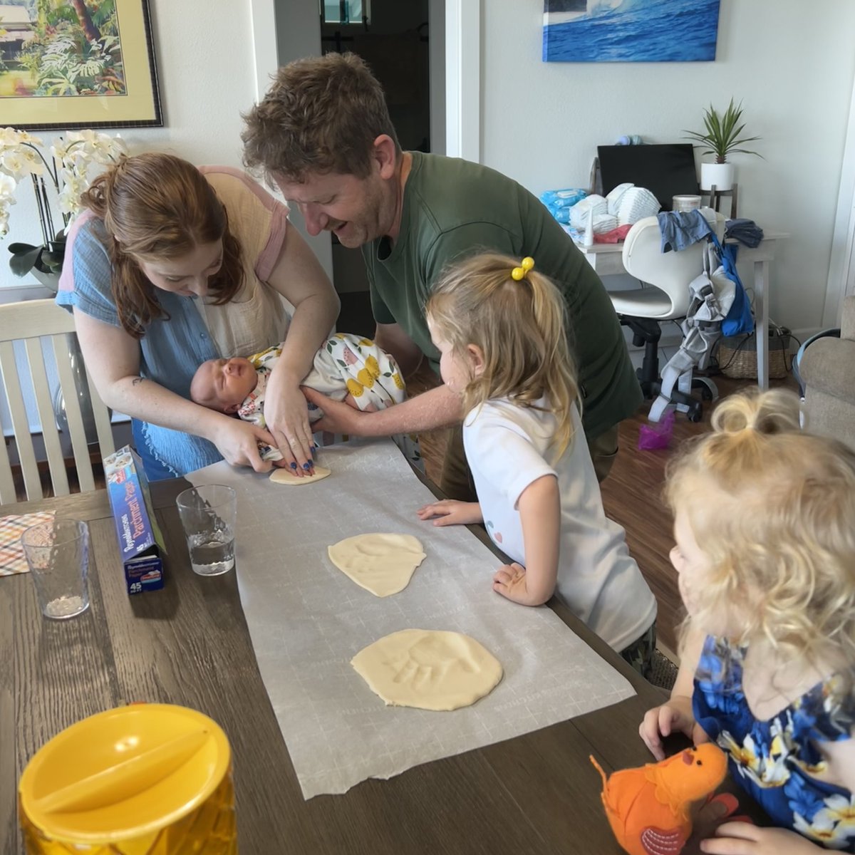 We had another successful surrogacy journey that came to an end on November 18th! 🥳 Cheers to Surrogate Shelby, who delivered Baby Beth, and congratulations to her Intended Parents and big sister!