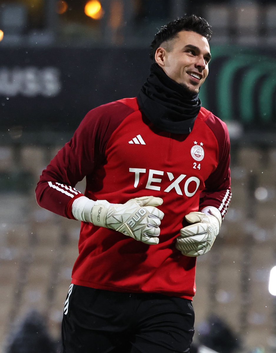 kelle roos tweet media