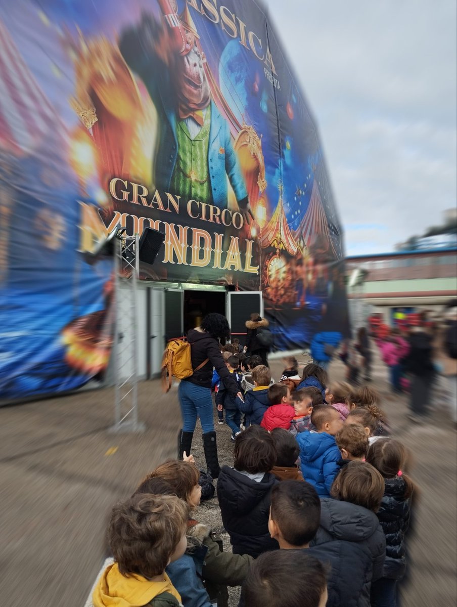Hoy, los y las más peques del cole, han disfrutado muchísimo de su salida a Circlássica.
Un emocionante espectáculo lleno de música, diversión e impresionantes acrobacias. 

Mil gracias a Cristina y a Nely por hacerla posible.
