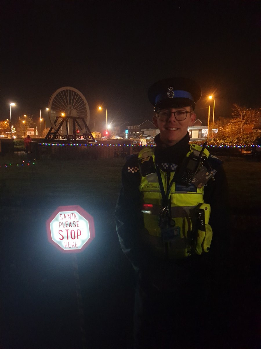 SStaffsPolice's tweet photo. PCSO Millichap was at Huntington Christmas Light Switch on this evening engaging with members of the local community along with Local Councillors and Sir Gavin Williamson who were also in attendance.
#opcadence https://t.co/LMeUzdCKyz