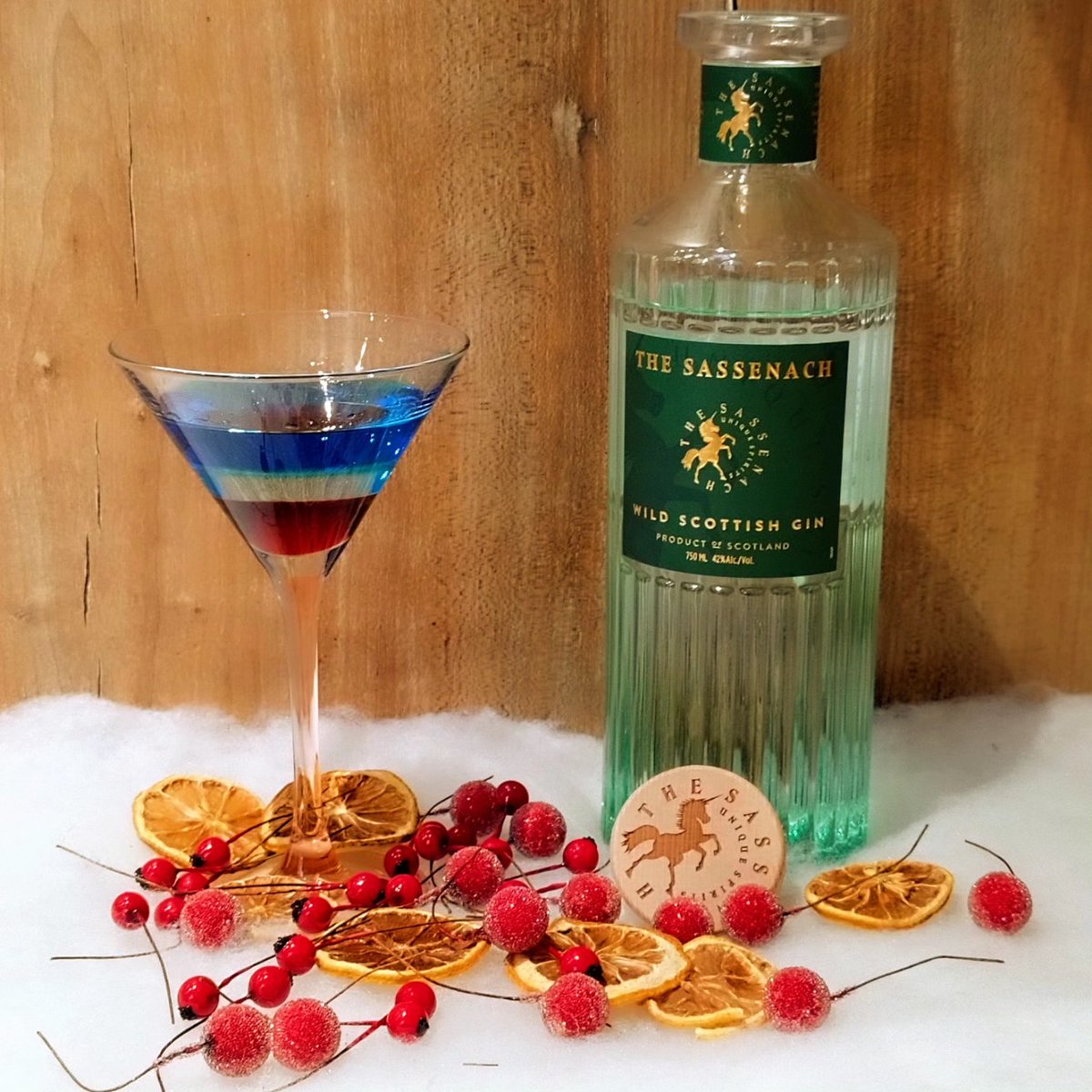 Carinebartender's tweet photo. Layered cocktail with my #SassenachWildScottishGin 🍹🍹
In colors of France 🇲🇫😉😉
#SassenachWildScottishgin
#WildStrawberrySyrup
#TripleSec
#BlueCuraçao
I love it ✨
Santé/Cheers 🥂
@SamHeughan
@SassenachSpirit https://t.co/D9IP9skzoQ