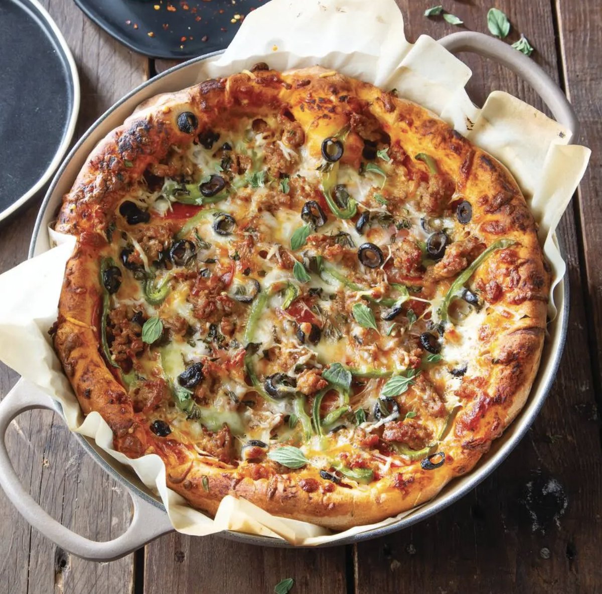 castironsouth's tweet photo. Don’t have time to make homemade dough? Buy a 16-ounce bag of pizza dough from the grocery store deli to use instead. Find the recipe at https://t.co/Eq7OMofqkM 🍕
#southerncastiron #castironcooking #castironbaking #castironrecipe #dutchoven #deepdishpizza #pizzahack https://t.co/wYNBPD7pls