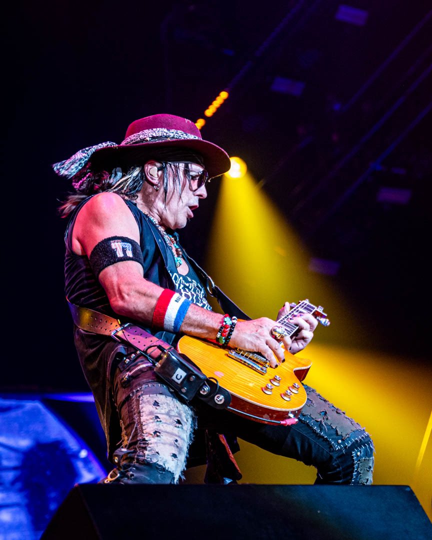 We would like to wish a very Happy Birthday to the incredible guitarist @ryanroxie ! Loved watching him shred when @alicecooper rolled through town earlier this year! #ryanroxie #happybirthday #guitarist #alicecooper #ryanroxie77