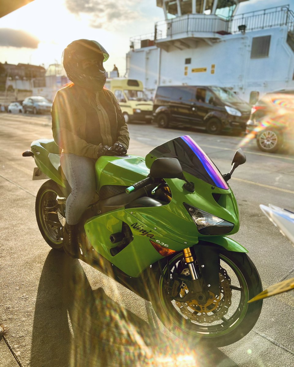 elliesexpress's tweet photo. @joannafbenz Do love me a R6 my first bike and also current bike is a Kawasaki Ninja 636 2005 Model, absolutely adore it 💚 https://t.co/FAvwb5wv2k