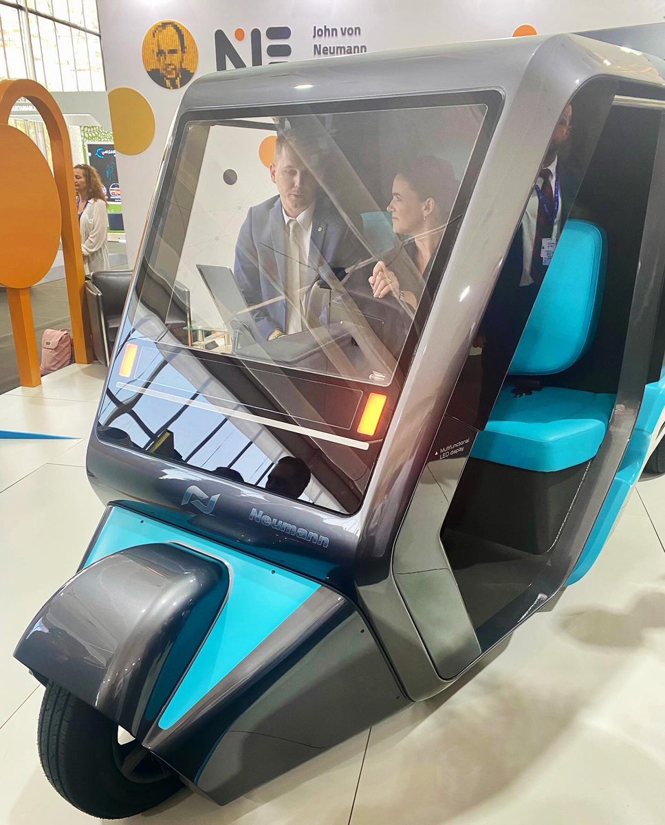 attila_steiner's tweet image. 🌍 At the #UN #COP28  today, #MOME art uni &amp;amp; #Neumann János tech uni unveiled a #hydrogen &amp;amp; #solar-powered cargo #vehicle, which was being personally tested by the 🇭🇺 Head of State #KatalinNovák. 

A selfie was a must w/ Böszörményi-Nagy Gergely, MOME Foundation President. 🤳🏻