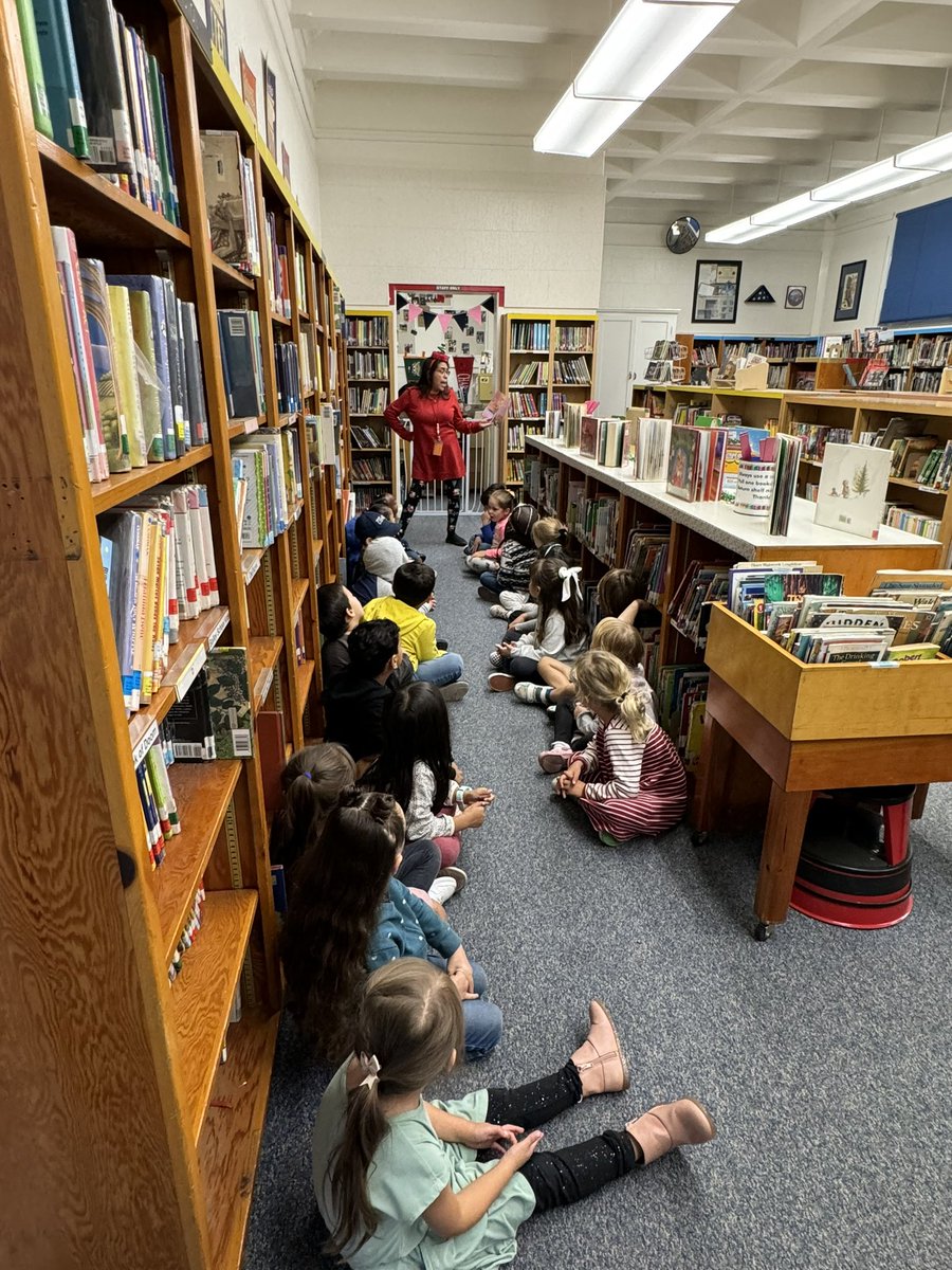 Is there anything better than a library during the Holidays? #thisisRUSD #craftoncougars #readingROCKS