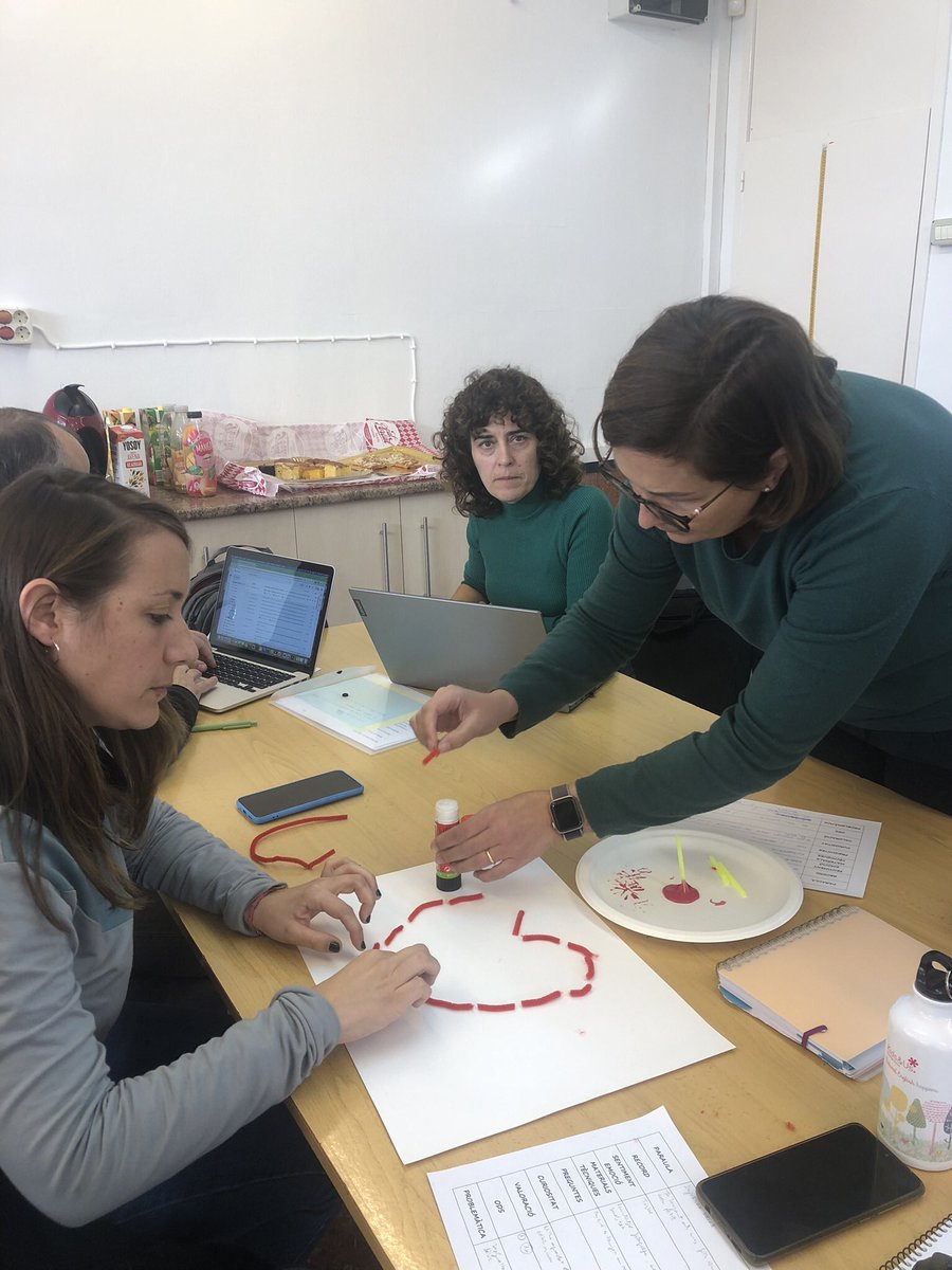 movaso83's tweet photo. Quina sort poder formar-hi part i tornar a aprendre amb tu💜💜💜 @Paula_Olimpia @pili_mascarell @IEDMangrane @_MariaFalco https://t.co/QCJ5zN3W9m