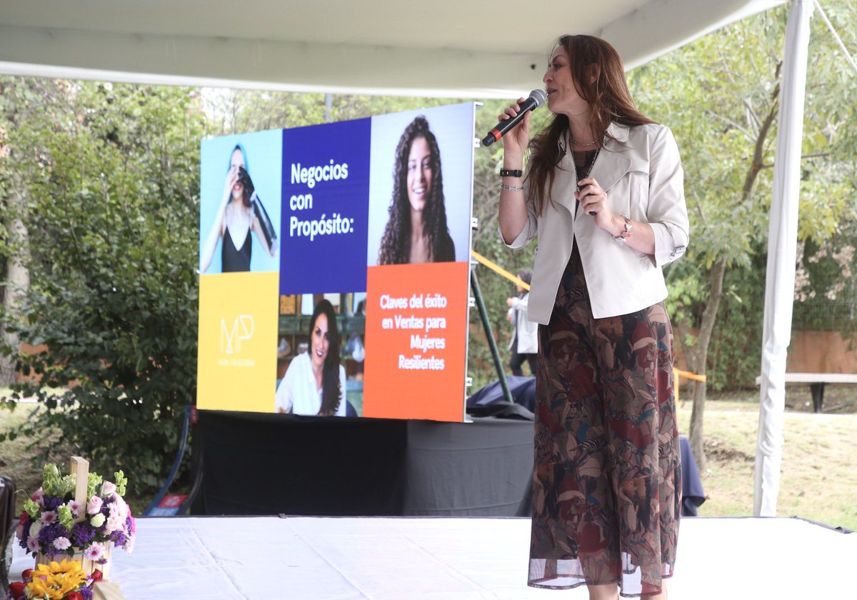 karina_ralcala's tweet photo. Maru Panganiba, en el #ForoDeEmpoderamiento, nos enseña a que ¡SI SE PUEDE! 🙋🏻♀️👏
Gracias por enseñarnos a ver las cosas desde otra perspectiva y perder el miedo a vender y venderte. 🙋🏻♀️ https://t.co/dKFLSNW5Tq