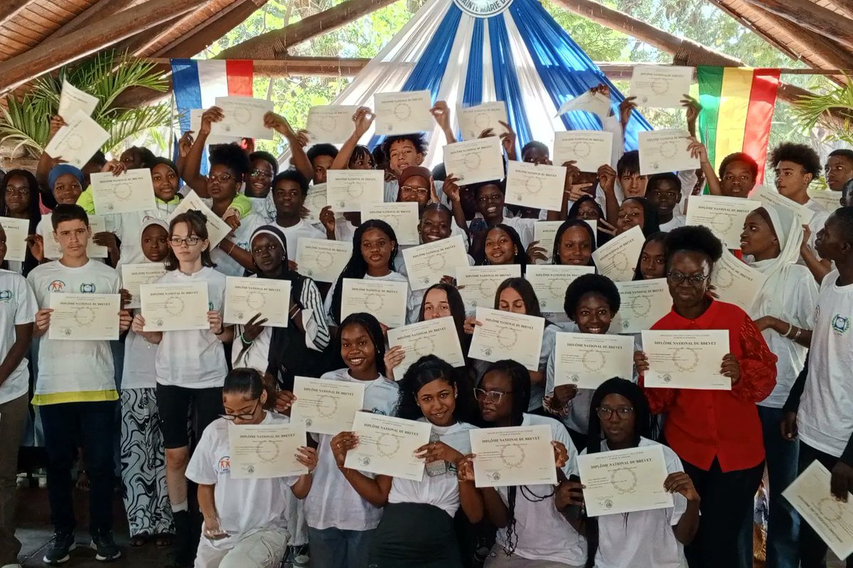 Cours Sainte Marie de Hann tweet media