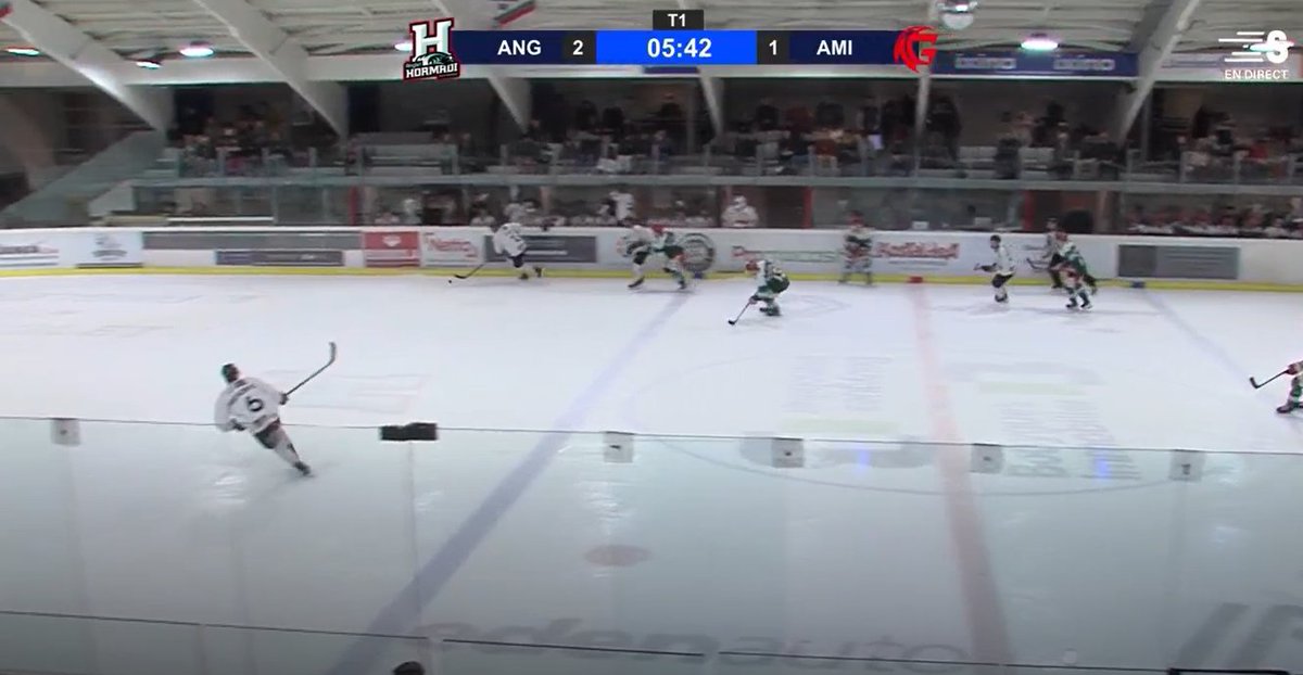 LigueMagnus's tweet photo. ☄️ A La Barre, l'@anglet_hormadi prend l'avantage grâce à un superbe lancer de Fabien Kazarine !
#SLMHockey #HORAMI #VendrediHockey https://t.co/Ez4PhnmxQ5