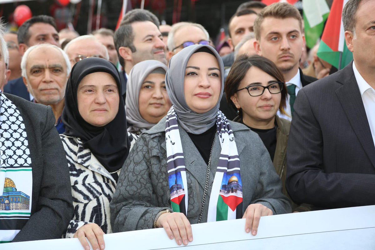 cigdemerdogantr's tweet photo. Bir sabah gelecek kardan aydınlık.. 🇹🇷 🇵🇸 

Filistinli kardeşlerimiz için Çark Caddesi’nde binlerce hemşehrimizle birlikteydik.

Terör devleti İsrail’in karşısında, mazlum Filistin halkının yanındayız! Gazze’ye, kardeşlerimize selam olsun. https://t.co/ADMl6YhwcJ