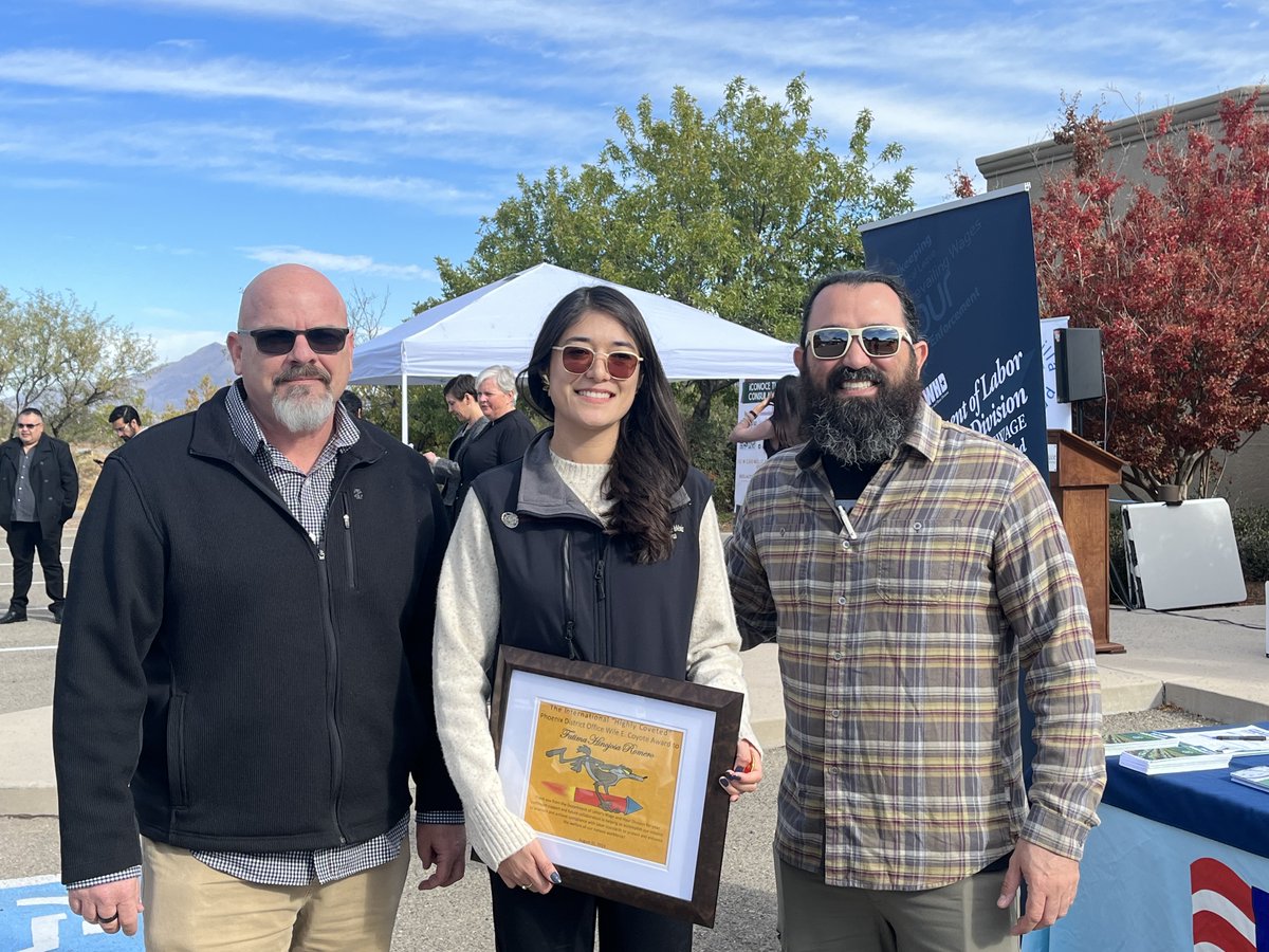 WHD_DOL's tweet image. Loved talking to farmworkers at the Integrated Services Fair in Nogales, Arizona. Thank you, @ConsulMexNog! We appreciate your commitment to educate &amp;amp; support workers!

Learn more here: dol.gov/sites/dolgov/f…

Aprende más aquí: dol.gov/sites/dolgov/f…

#WorkersRights #AquiParaTi