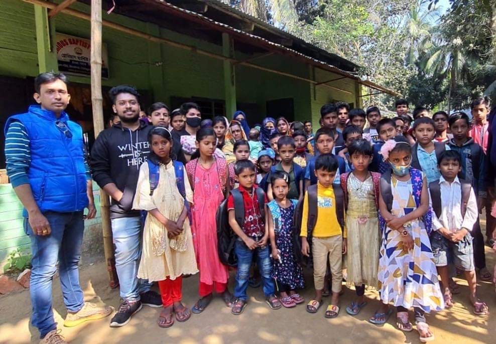 wectp's tweet image. Blankets for Bangladesh!
Every year Missionary Khokon Bepare delivers blankets and supplies to poor communities in the hilly areas of Bangladesh.  Their homes are often open and exposed to the elements on cold nights.  Join us in considering the poor!
wectp.org/blankets-for-b…