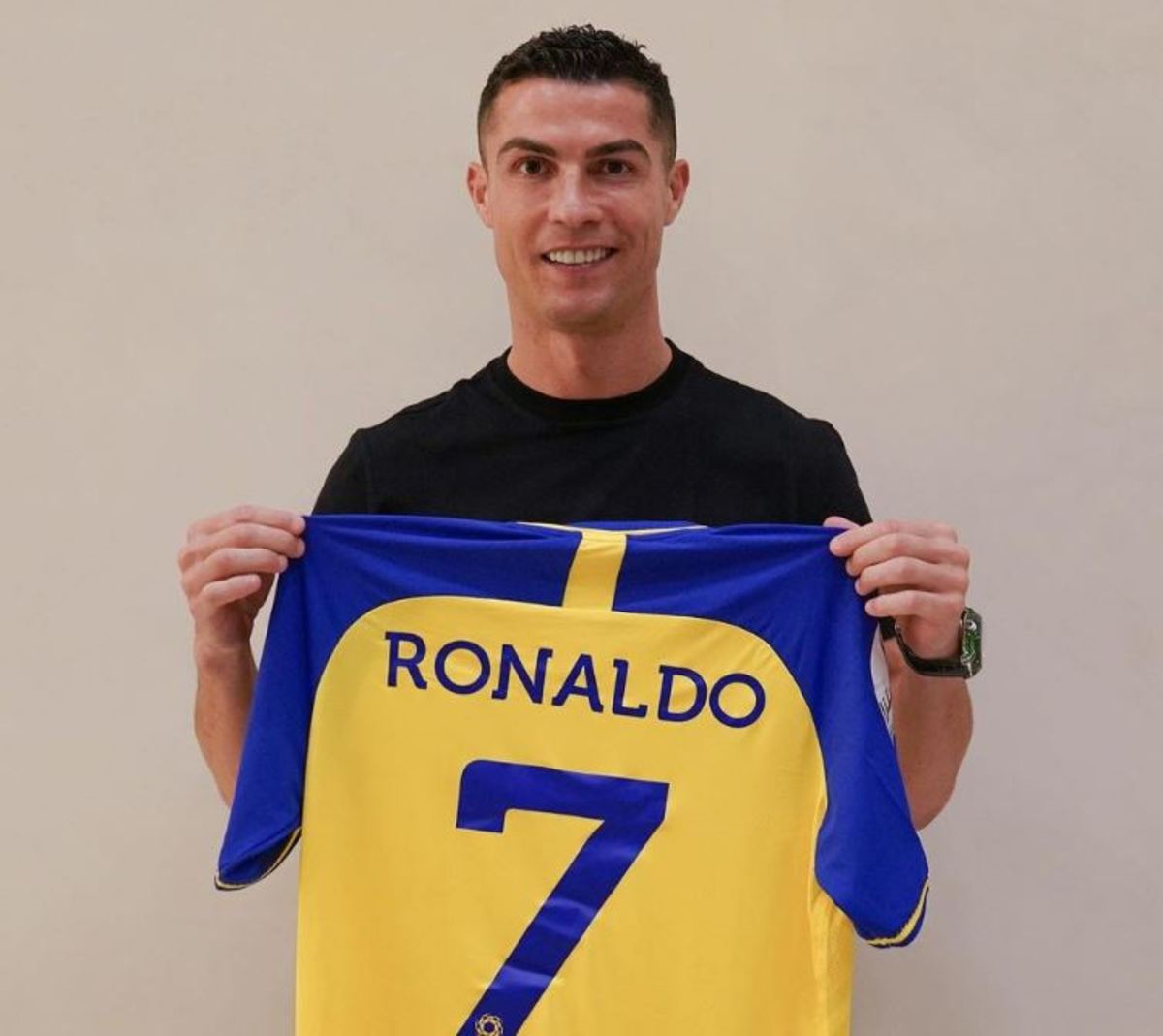 TrollFootball's tweet photo. Hey Ronaldo, by how many points Al Hilal are ahead of you in the league table? https://t.co/VdzHWAK9oc