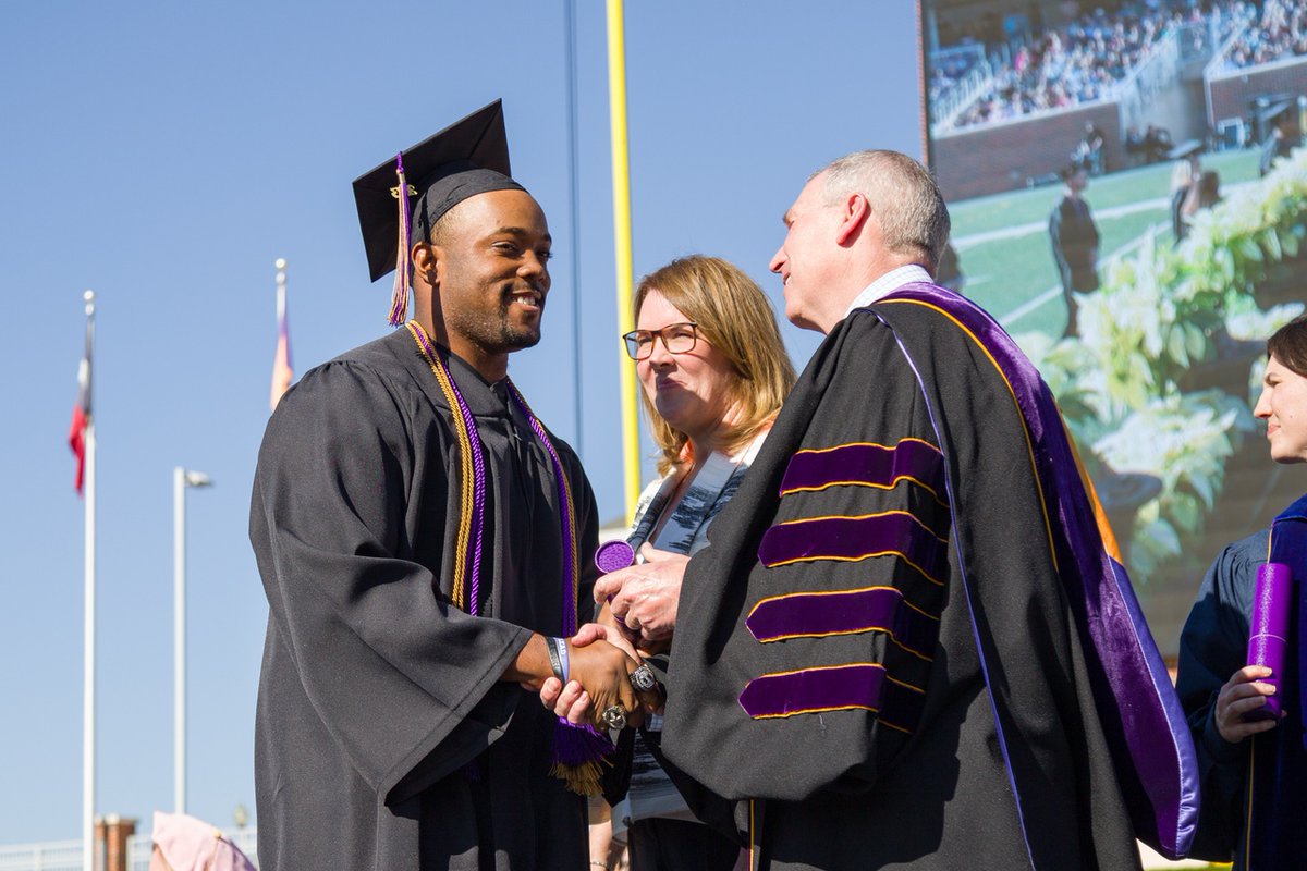 UMHB's tweet photo. Turning dreams into degrees! Congratulations to the Class of 2023! Wherever life takes you, know that your UMHB family is cheering you on! #UMHBGrad #CrusaderForever https://t.co/5rvKi5NCtz