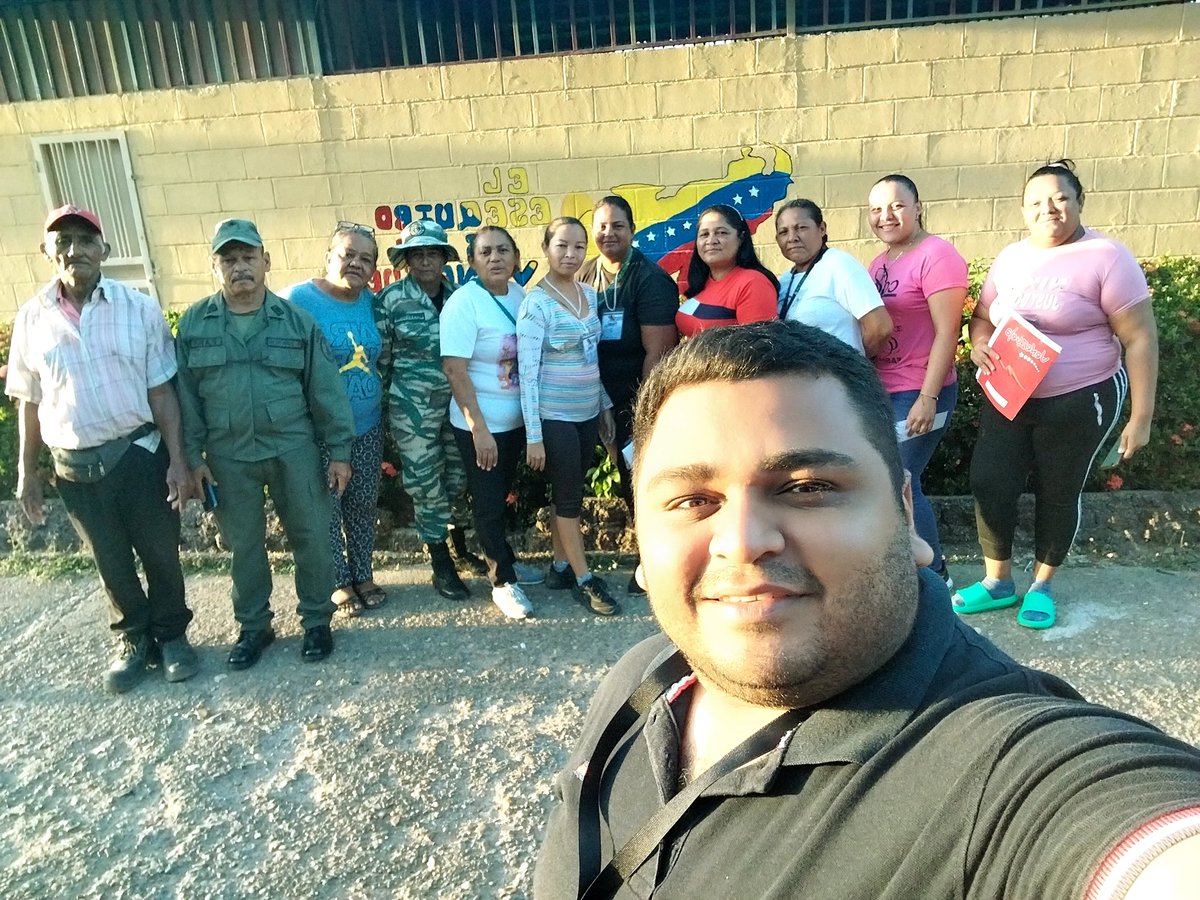 El poder Popular del estado Bolivariano de Guárico, estamos comprometido con #ElEsequiboEsDeVenezuela y seguimos defendiendo la historia.
<a href="/NicolasMaduro/">Nicolás Maduro</a> 
<a href="/jaarreaza/">Jorge Arreaza M</a>
<a href="/soriguarico/">Sori Ramos</a>
#ComunaONada
