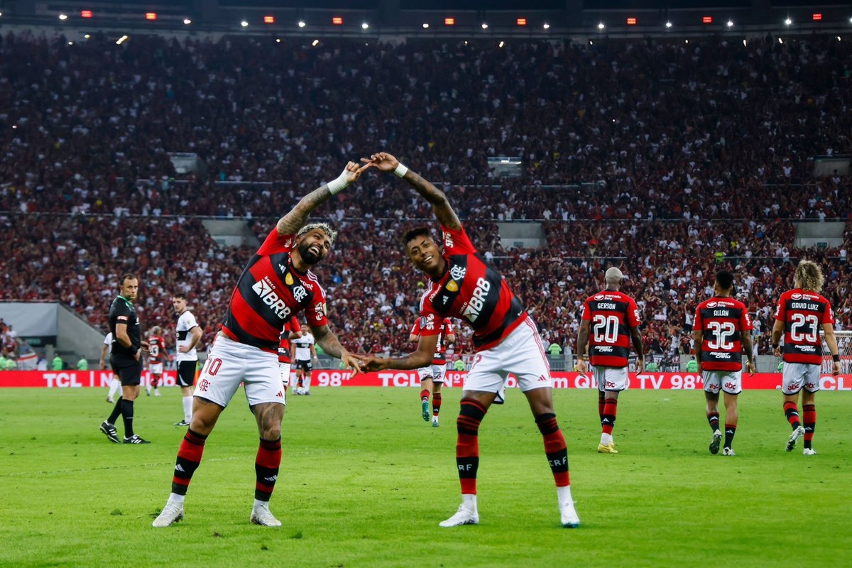 ⚠️  Flamengo vai oficializar as renovações de Bruno Henrique e Gabigol quando o Campeonato Brasileiro acabar.

Mas ambos já chegaram a um acordo com a diretoria.

🗞️ <a href="/geglobo/">ge</a>
