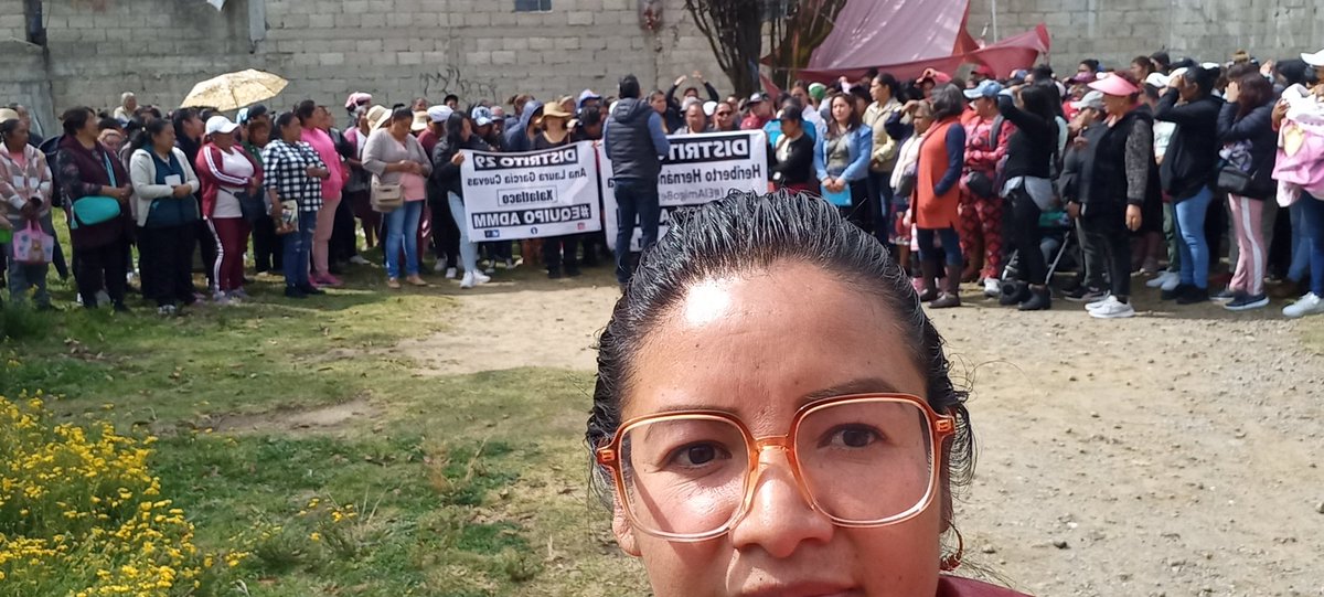 Ana_LauraCuevas's tweet photo. Que hoy sea un dia para decir #CadaVezSomosMasEquipoADMM 
#Xalatlaco https://t.co/Zi8y8IoCqv