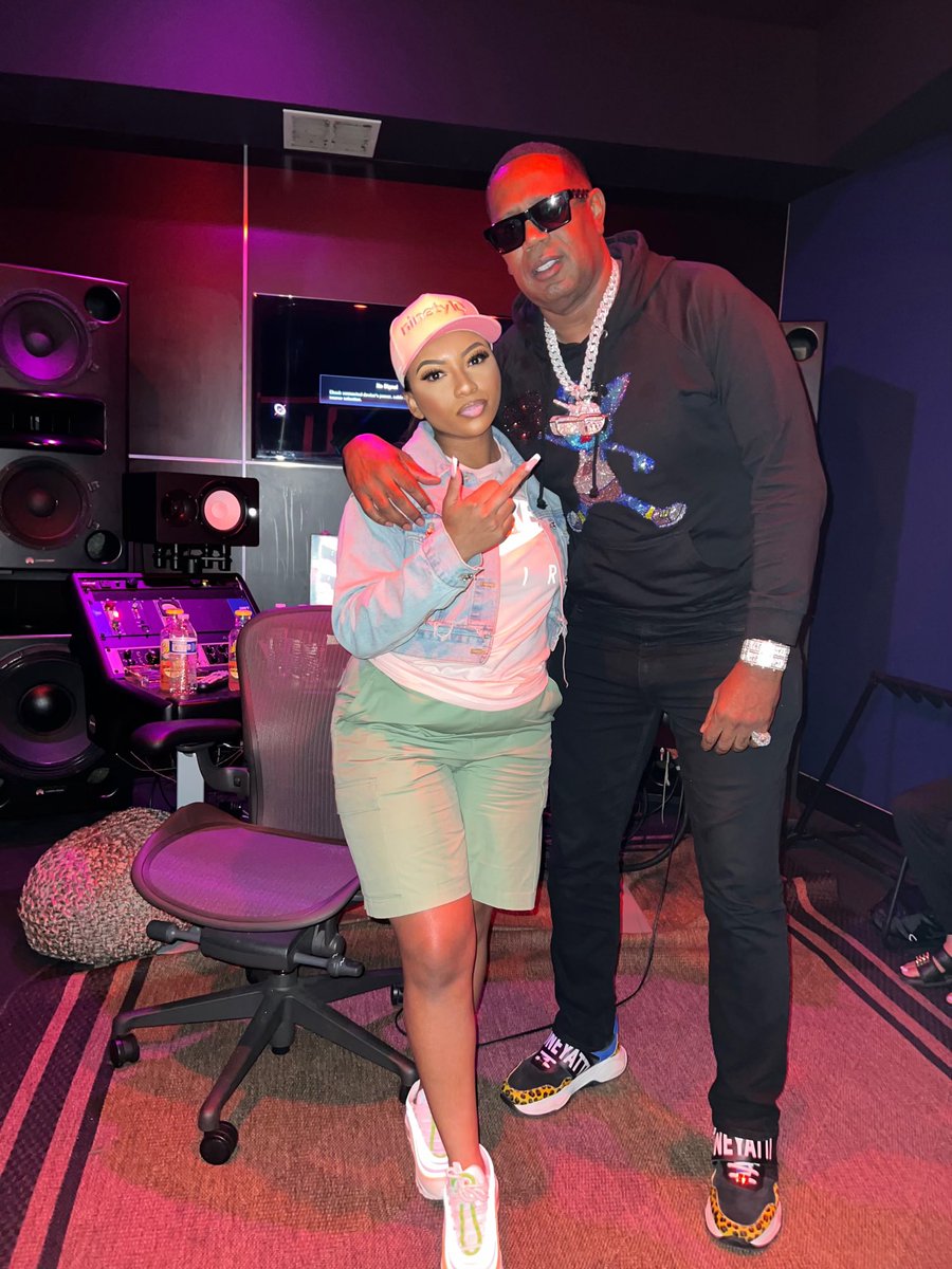 ally_cocaine's tweet photo. I sampled a Master P song and he met me in person to clear the record 🥹😩 life be crazy as shit !! When I got in the game I studied this man business module regarding the music BUSINESS. I’m still in shock. What a full circle moment. 😢❤️ https://t.co/isfEb61Qbk