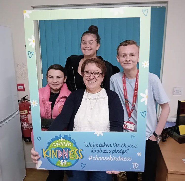 Youth Surgery at Moorends Community Centre✅🤩 Chaired by #Doncaster Youth Councillor Alex, joined by young people from the Moorends youth group and @SusanJDurant who came to hear all the concerns that the young people raised! Thank you for your commitment to Youth Voice!!💫🤩