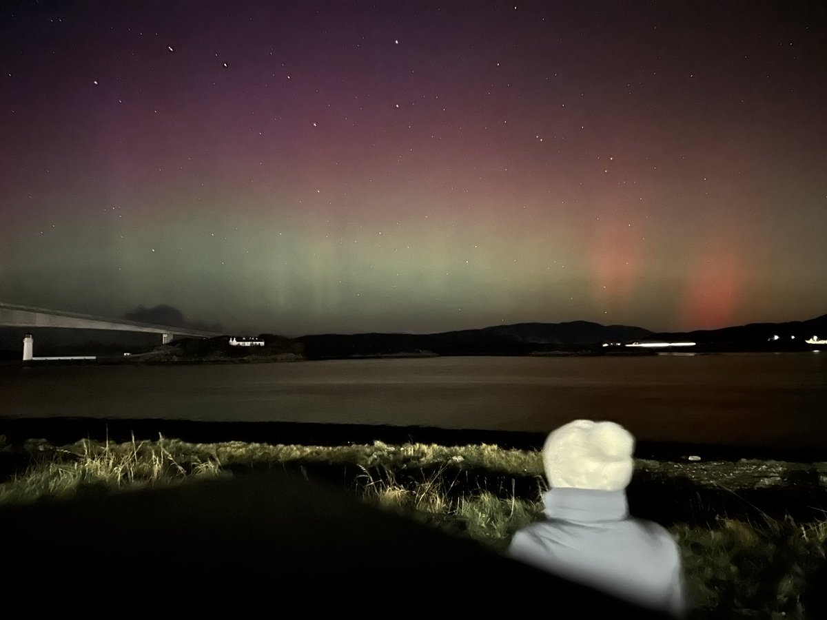 magra040's tweet photo. A spectacular start to December! #aurora #scotland @bbcweather https://t.co/ekj0f7Y2pT
