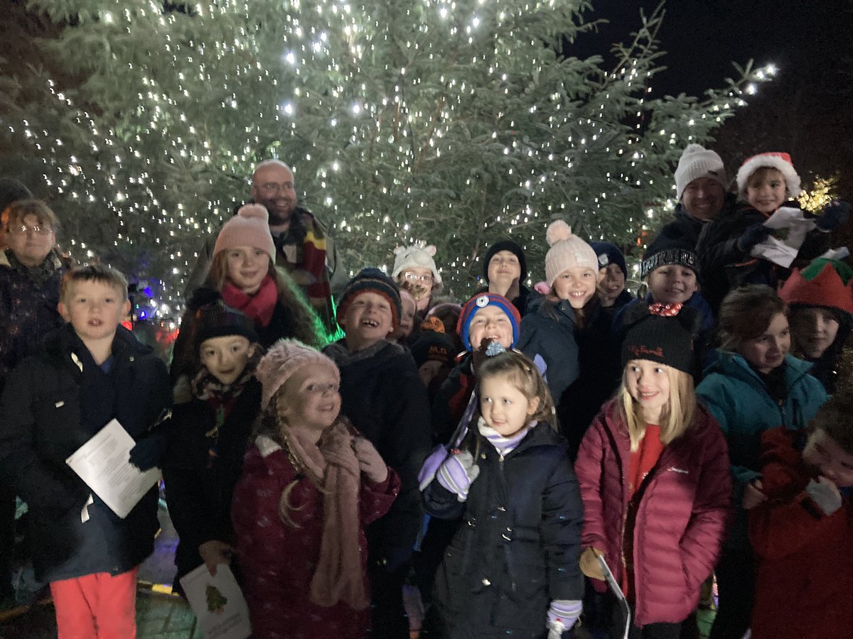 AllSaintsHwB's tweet image. Tarleton Village Light Switch On
What a fabulous turnout from All Saints children and staff for a fantastic time of community celebration! The singing 🎶 was amazing 🤩