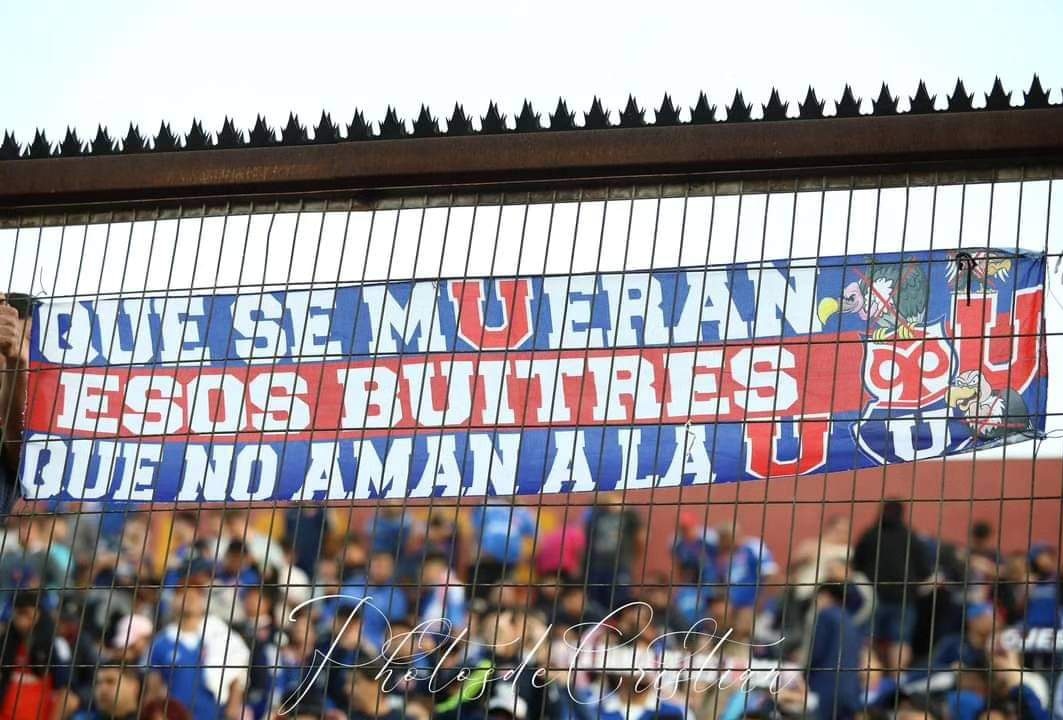 zapata_renato's tweet photo. VOLVEMOS A SER CLUB
A$UL A$UL NO ES LA @udechile
NO + S.A.
A$UL A$UL PASIÓN POR EL DINERO
FUERA A$UL A$UL !!!
FUERA CRU$ARTOR !!!
#FueraAzulAzul #AzulAzulNoEsLaU #FueraSA #VolveremosASerClub #VamosLaU #FueraCrusartor
#FueraSartor #NoMasSA https://t.co/1Ti4YrnxKP