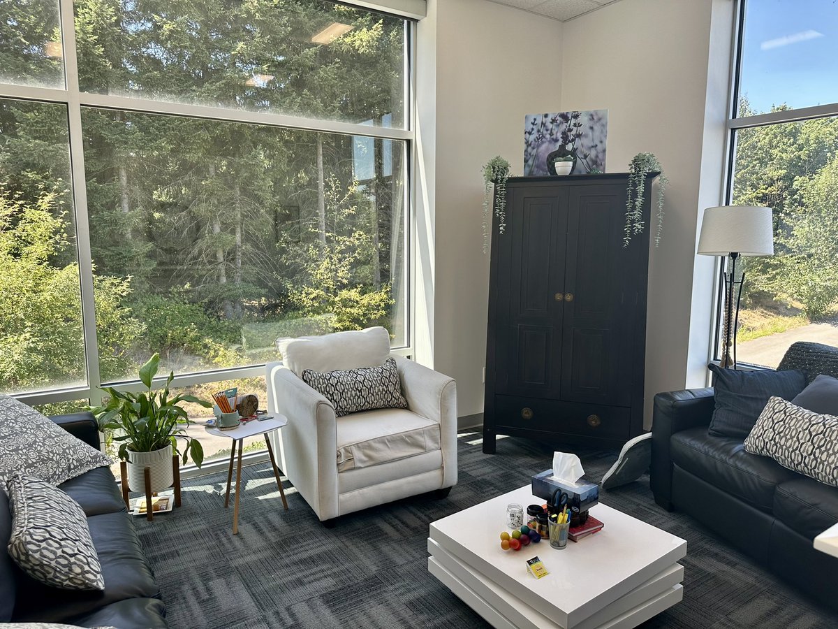DaimonInstitute's tweet photo. to encrypt more significant concepts. There is laughter, conviviality, and shared understanding: reciprocity in evidence —the stuff of a likely friendship. 

The waiting room offers hope.

PHOTOS: a little glimpse into the Daimon Clinic site.

P. Susan Jackson 
Daimon Institute https://t.co/tK9ReYuYkR
